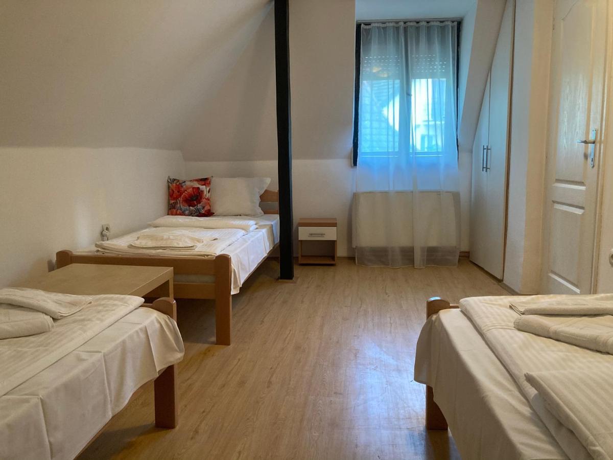 B&B Villa Pipacs Feketić Екстериор снимка