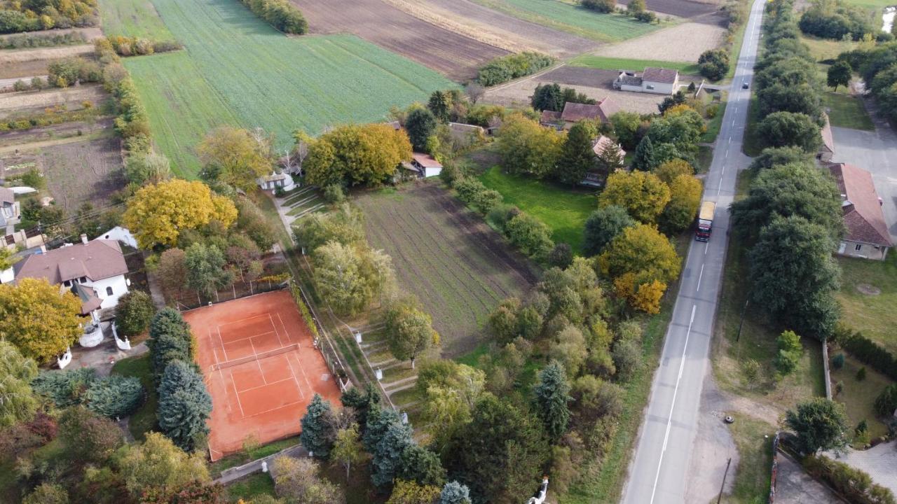 B&B Villa Pipacs Feketić Екстериор снимка