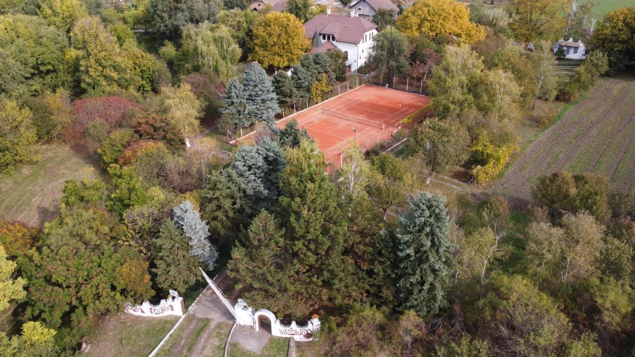 B&B Villa Pipacs Feketić Екстериор снимка