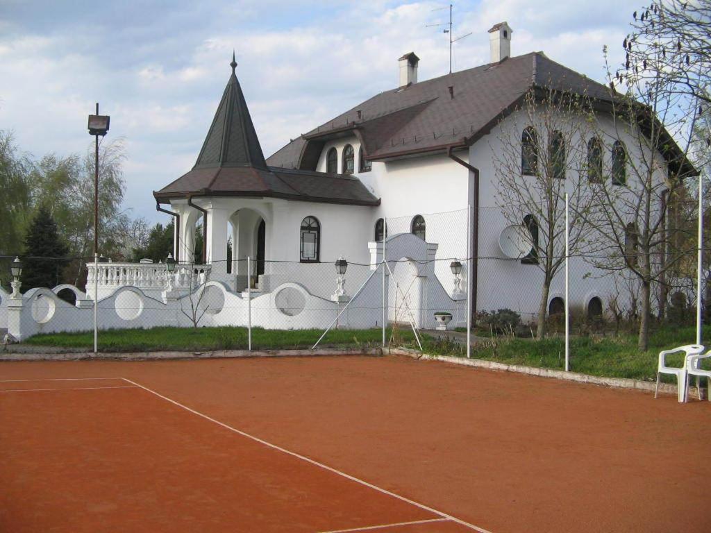 B&B Villa Pipacs Feketić Екстериор снимка