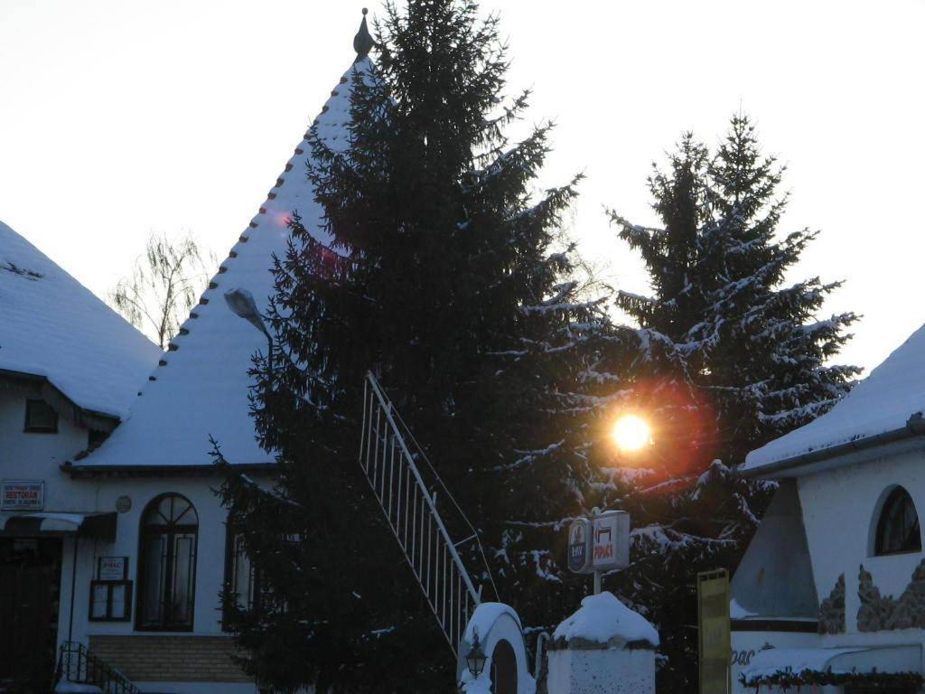 B&B Villa Pipacs Feketić Екстериор снимка